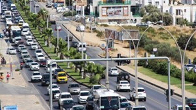 Tatilciler Bodrum'a akın etti!..