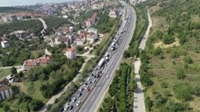 Tatilciler trafiği kilitledi!