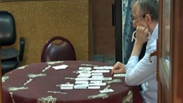 Korkutan yangın esnasında iskambil falı açtı!