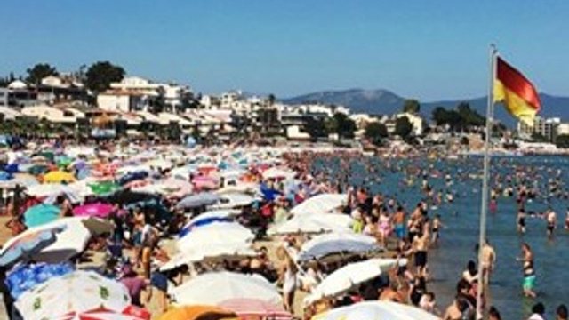 Kuşadası'nda adım atacak yer kalmadı