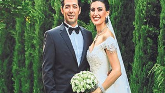 Fırat çifti balayını erteledi