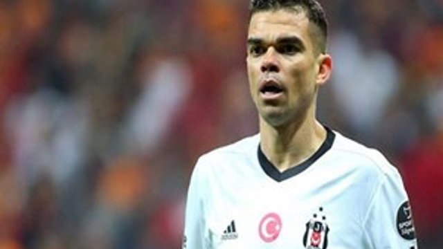 Pepe gençlere taş çıkartıyor!