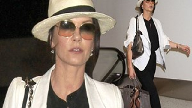 Catherine Zeta Jones güzellik avcısı oldu!