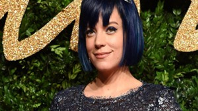 Lily Allen: "Para vererek cinsel ilişkiye girdim"
