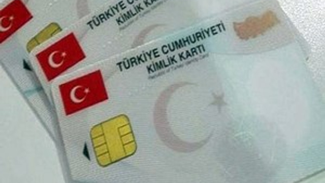 Kimliğini değiştirmeye giden genç adama büyük şok!