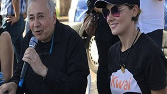 Sokak hayvanları için mama dağıttılar