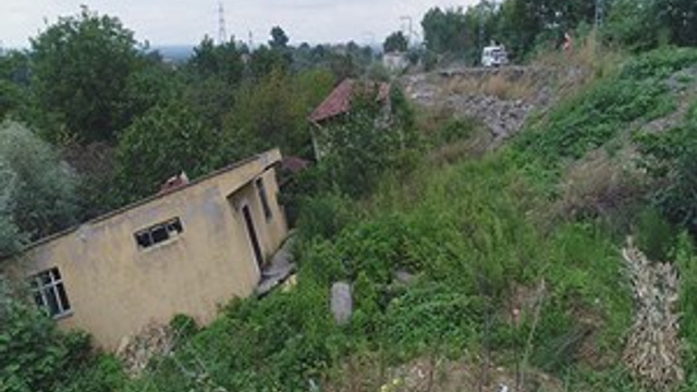 Deprem değil heyelan bu hale getirdi!