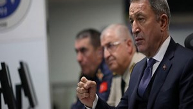 Bakan Akar'dan Fırat'ın doğusuna operasyon açıklaması