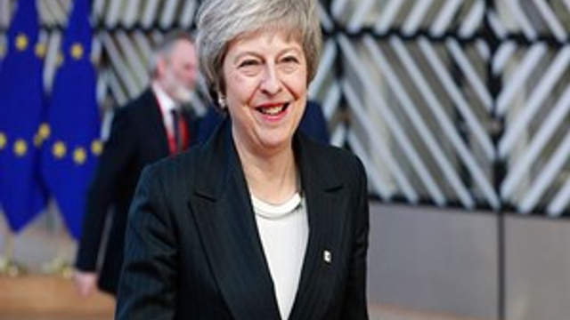 Theresa May parlamentodan güvenoyu aldı