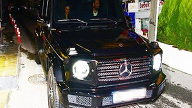 Aslıhan Doğan doğum hediyesi ile partide