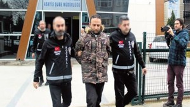 İki kardeşi öldürdükten sonra yılbaşı kutladı!