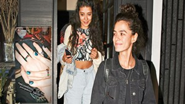 Özge Özpirinçci ve Selin Şekerci’nin yüzük kardeşliği