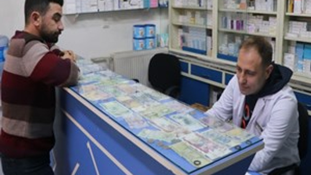 Eczanelerde de poşetler parayla satılmaya başlandı