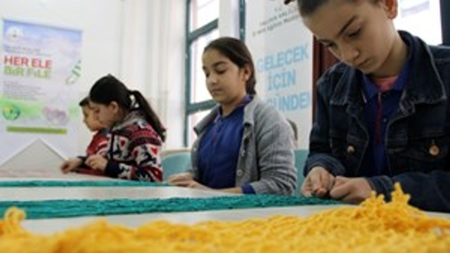 Okullarda file örme eğitimi verilmeye başlandı