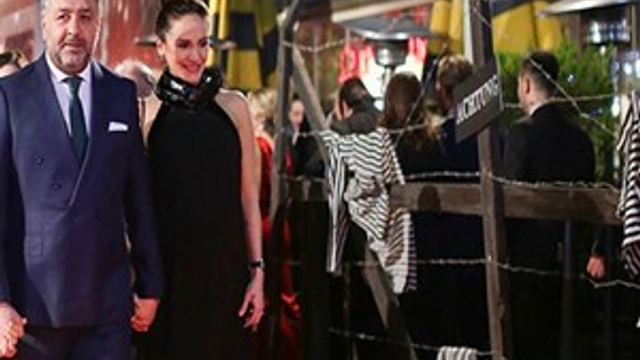 Çiçero'dan 'toplama kampı' temalı gala
