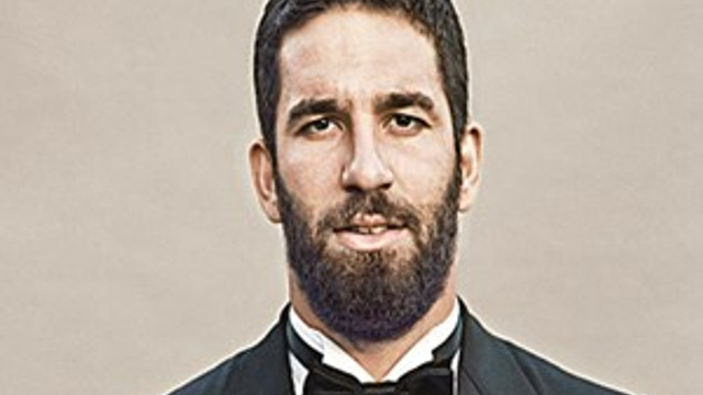 Arda Turan'dan Doğu ve Güneydoğu'daki okullara bağış