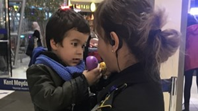 AVM'de terk edilen çocuğun annesi nerede bulundu?