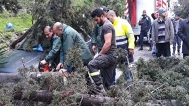 Lübnan'daki fırtına Suriyeli mültecileri de vurdu