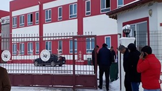 Okulda dehşet, öğrenci öğretmeni vurdu!