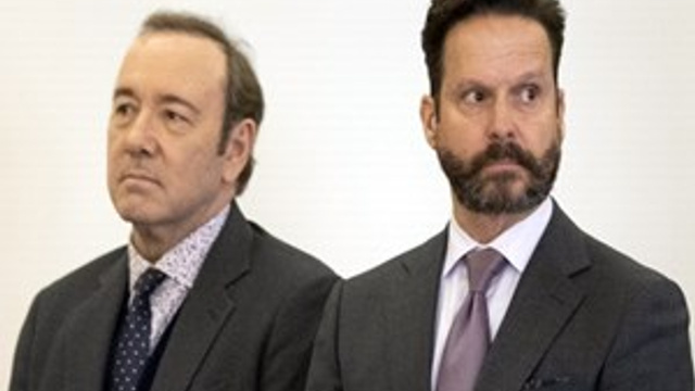 Kevin Spacey taciz suçlamasıyla hakim karşısına çıktı!