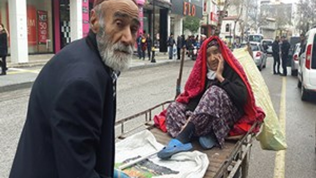 Yaşlı ağabey-kardeşin yürek burkan hayat mücadelesi