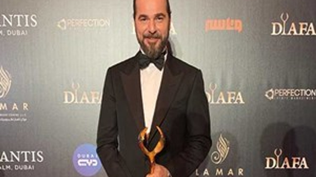 Engin Altan Düzyatan Dubai'den ödülle döndü