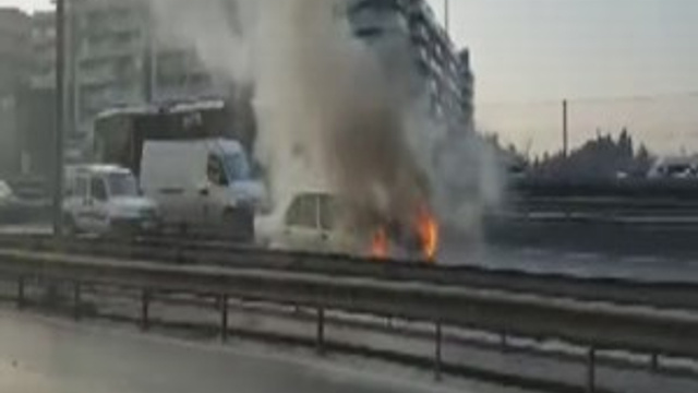 Seyir halindeki otomobil alevler içinde kaldı