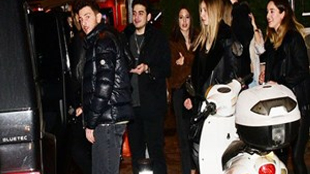 Emir Aksüt annesinin aracıyla çapkınlığa çıktı