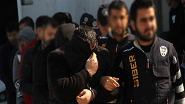 Yasa dışı bahisçilerin hesaplarından adeta para fışkırıyor