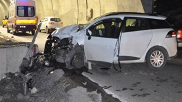 Tünel girişinde dehşet veren trafik kazası!