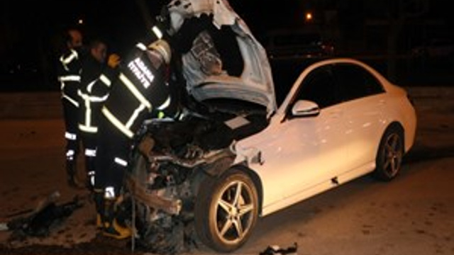 Lüks otomobiliyle yarış yapan sürücü dehşet saçtı!