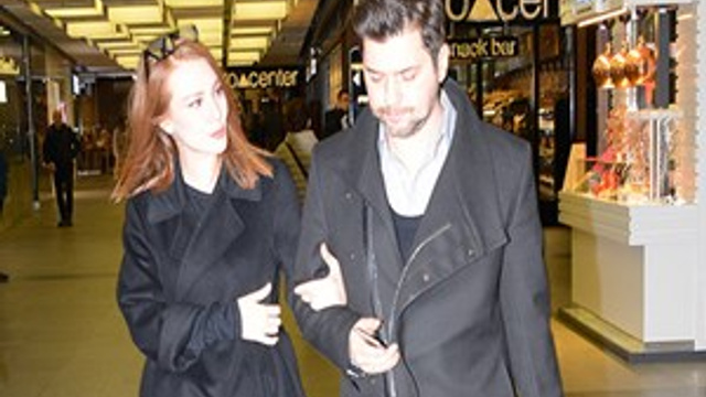 Elçin Sangu sevgilisiyle görüntülendi