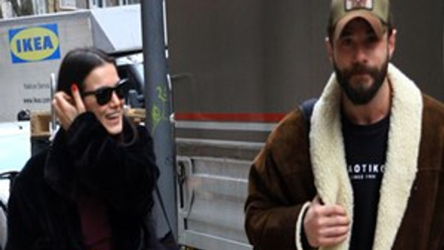 Berk Cankat ve Pınar Deniz'den utangaç poz