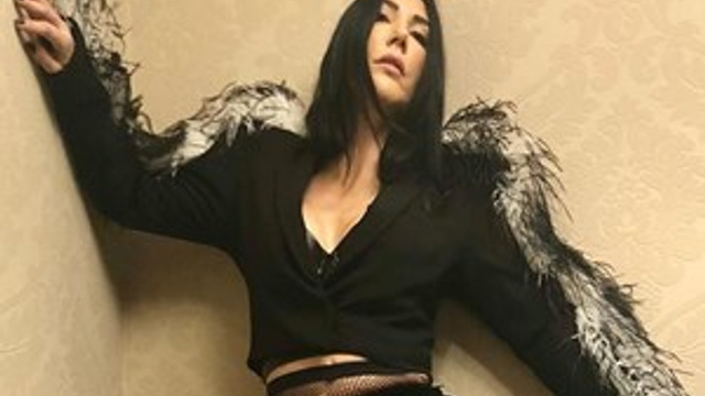Hande Yener'den iki günde iki single