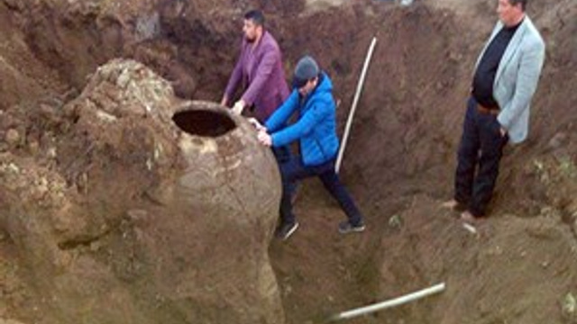 Traktörün pulluğuna tarih takıldı