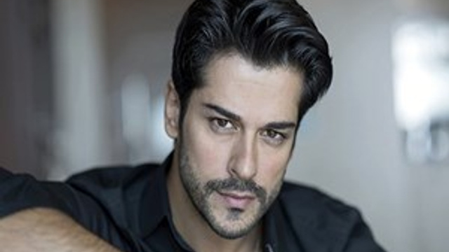 Burak Özçivit vefasını gösterdi