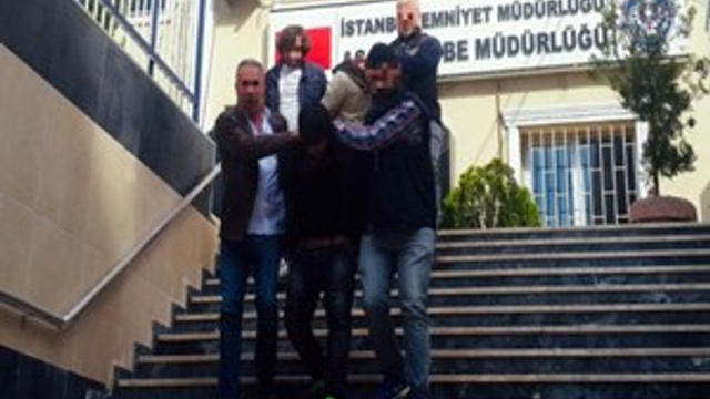 Tartıştığı arkadaşını ekmek bıçağıyla öldürdü