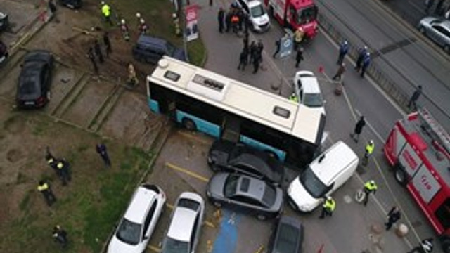 Beyazıt Meydanı'nda halk otobüsü faciası!
