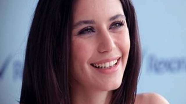 Beren Saat'li Netflix dizisinde flaş gelişme!