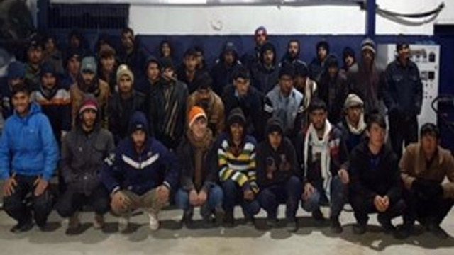 15 kişilik minibüsten 40 kaçak göçmen çıktı!
