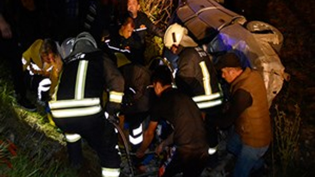 Muğla'da otomobil şarampole devrildi