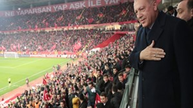 Cumhurbaşkanı Erdoğan’dan Eskişehirspor’a reklam panosu jesti