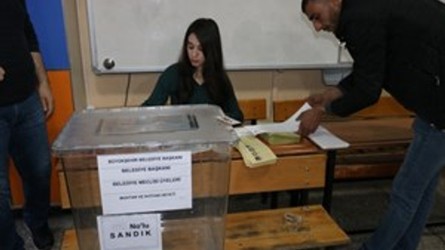 Vatandaşlar sandık başında