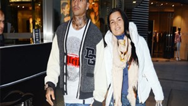 Ricardo - Daphne Quaresma'nın el ele alışverişi