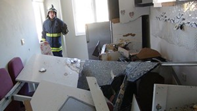 Tüpgaz patlaması evi kullanılmaz hale getirdi!