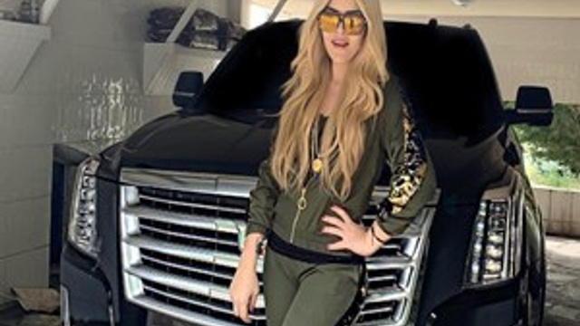 Selin Ciğerci'den milyonluk poz