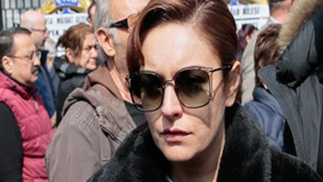 Ezgi Mola: "Sülalesiyle birlikte yok olsun!"