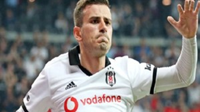 Devler Oğuzhan'ı takipte!