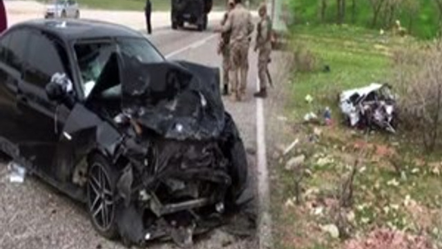 Diyarbakır'da otomobiller kafa kafaya çarpıştı