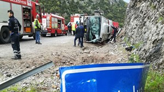 Antalya'da feci kaza: 3 ölü, 14 yaralı